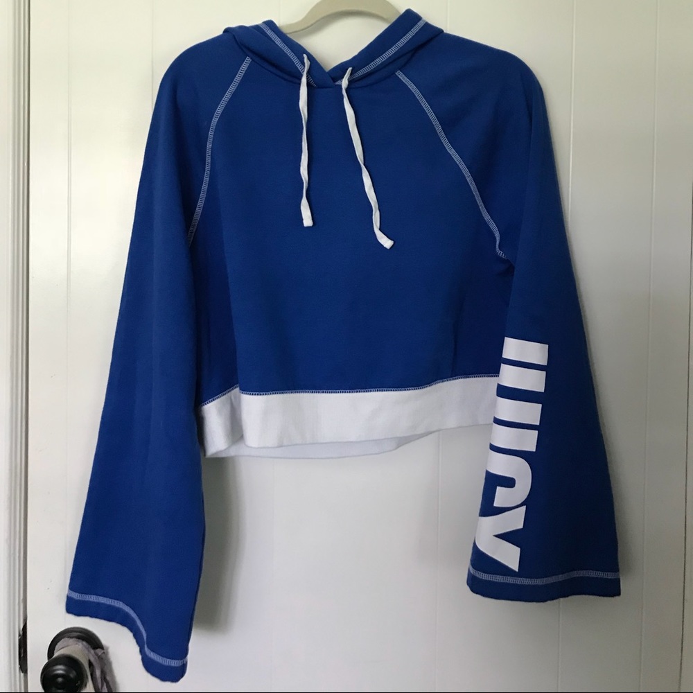 Juicy cropped jacket with flowy sleeves